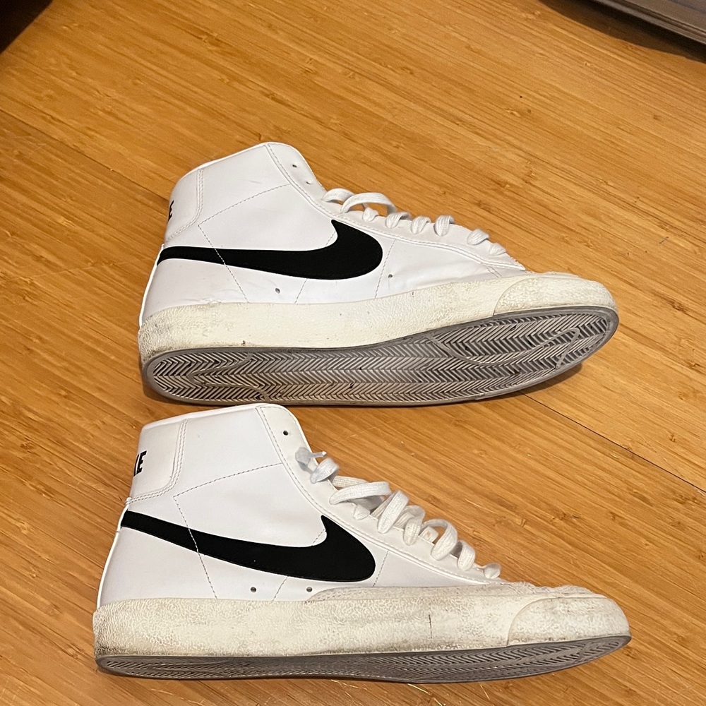 Barely worn men’s Nike blazers